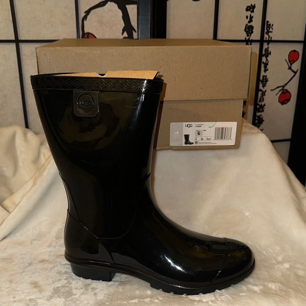 NIB UGG Glossy Black Waterproof Boots